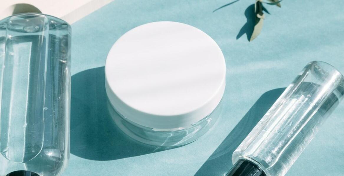 Jakie zastosowania mają worki z folii pęcherzykowej w branży kosmetycznej?