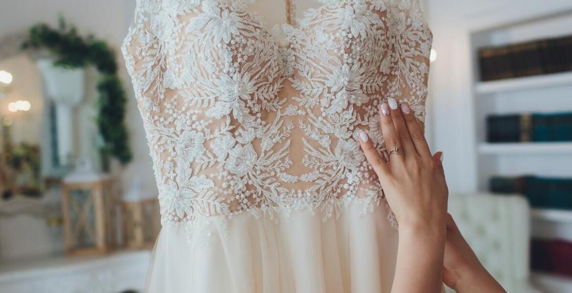 Jak unikatowe sukienki mogą odmienić Twoją garderobę?