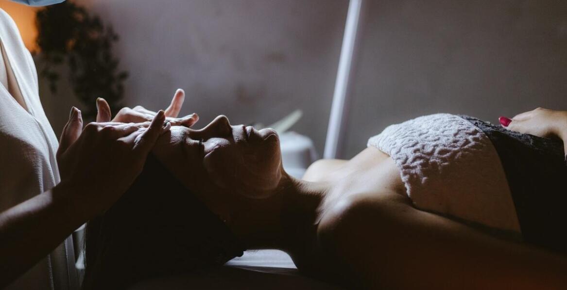 Bezpieczne metody oczyszczania skóry – dlaczego warto wybrać wodór?