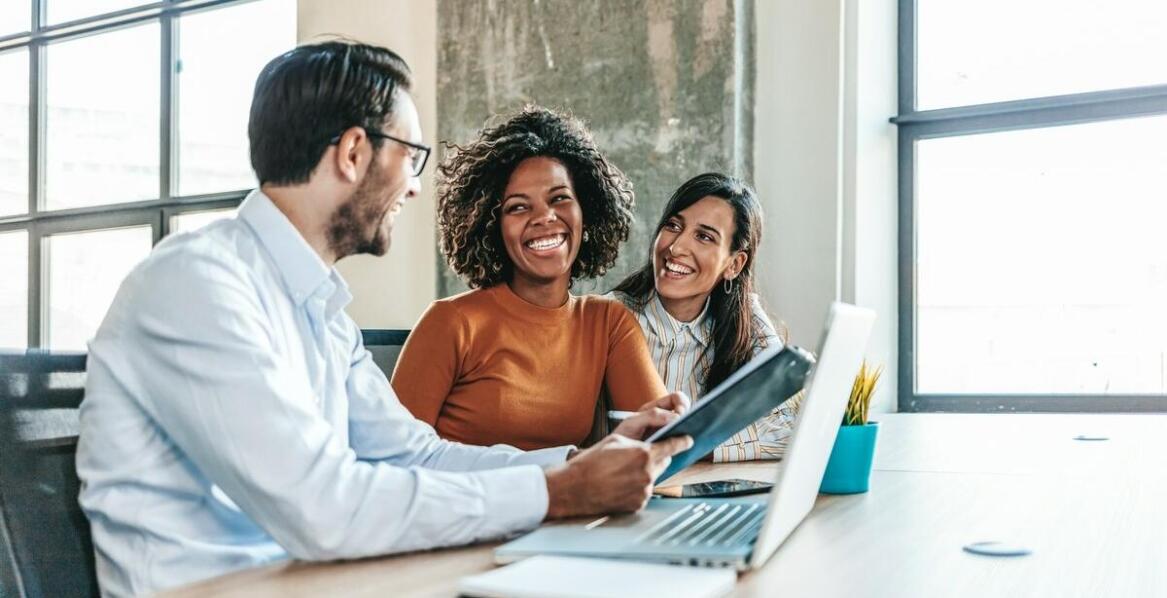 Dlaczego konto w Norwegii jest kluczowe dla osób pracujących sezonowo?