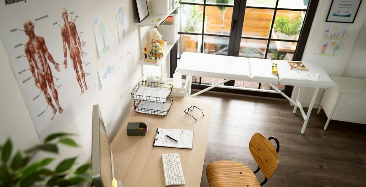 Nowoczesne meble kosmetyczne a produkty Natinuel – jak stworzyć idealne warunki w gabinecie?