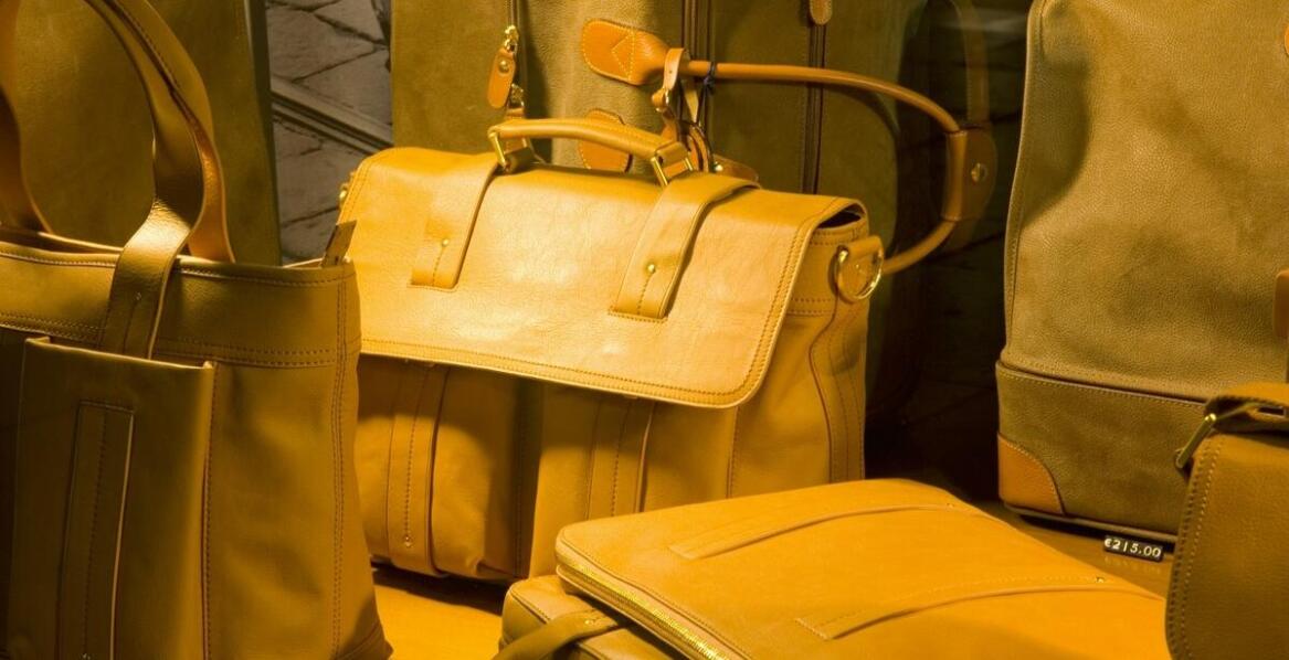 Jakie cechy wyróżniają genuine leather w torebkach skórzanych?