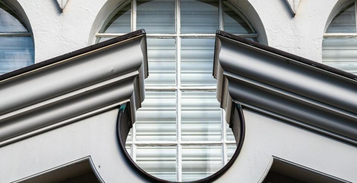 Trwałość i estetyka elementów elewacyjnych z powłoką żywiczną