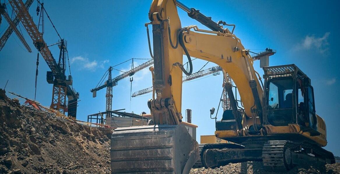 Jakie są najważniejsze czynniki wpływające na terminowość realizacji prac ziemnych?