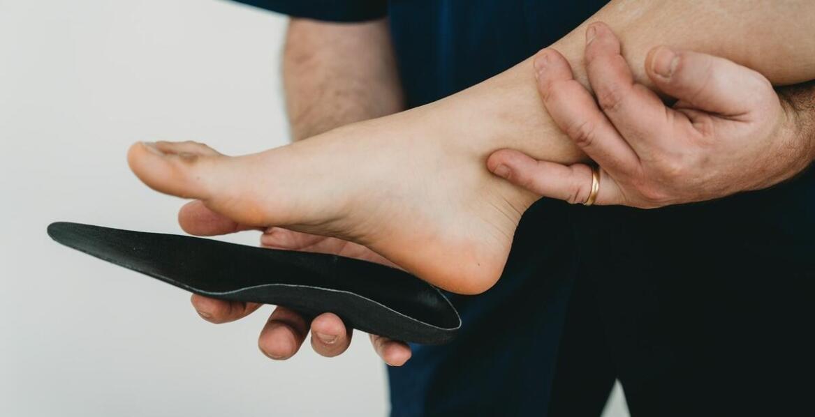 Wkładki ortopedyczne na zamówienie a poprawa komfortu chodzenia