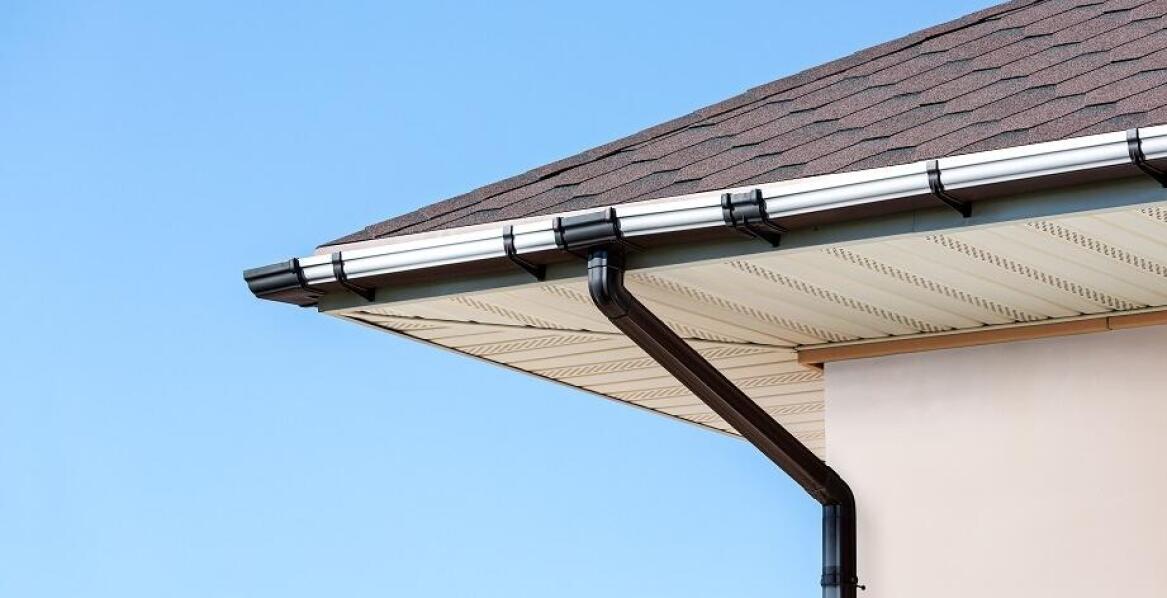 Optymalny dobór akcesoriów do systemów rynnowych – na co zwrócić uwagę?