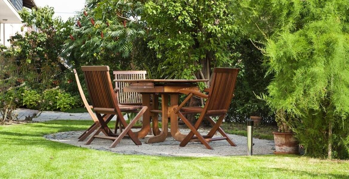 Jak zabezpieczać meble ogrodowe przed zniszczeniem?