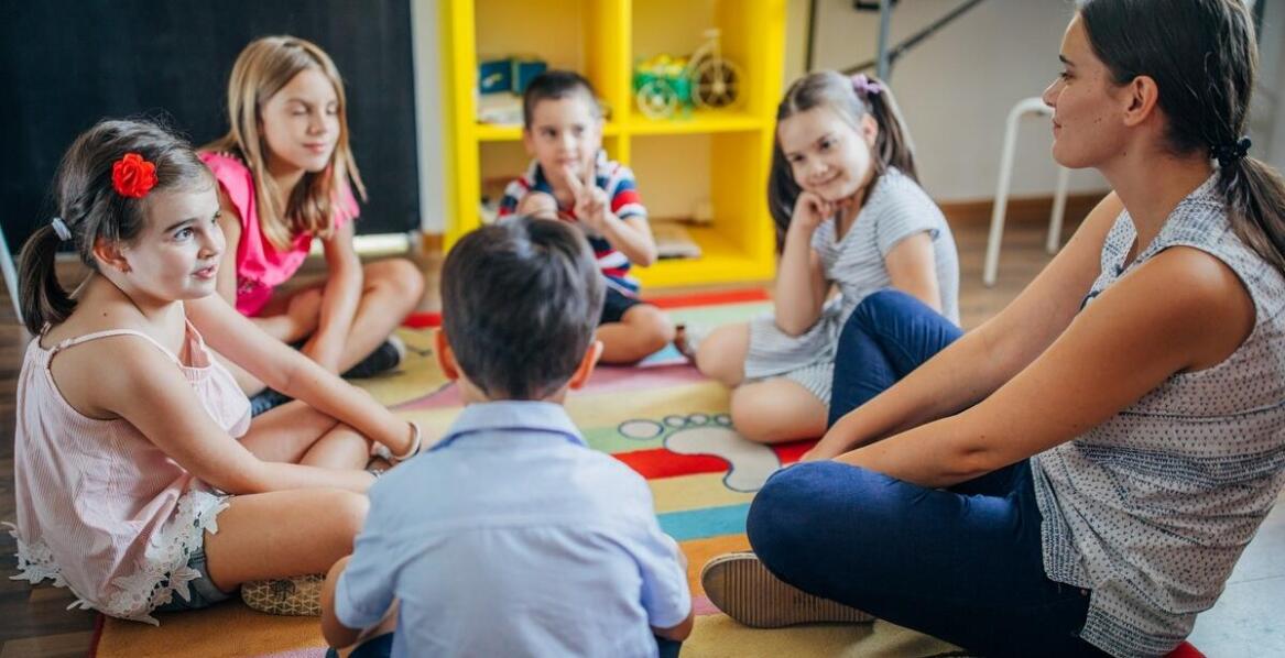 Jakie korzyści przynoszą dzieciom warsztaty tematyczne prowadzone przez animatorki?