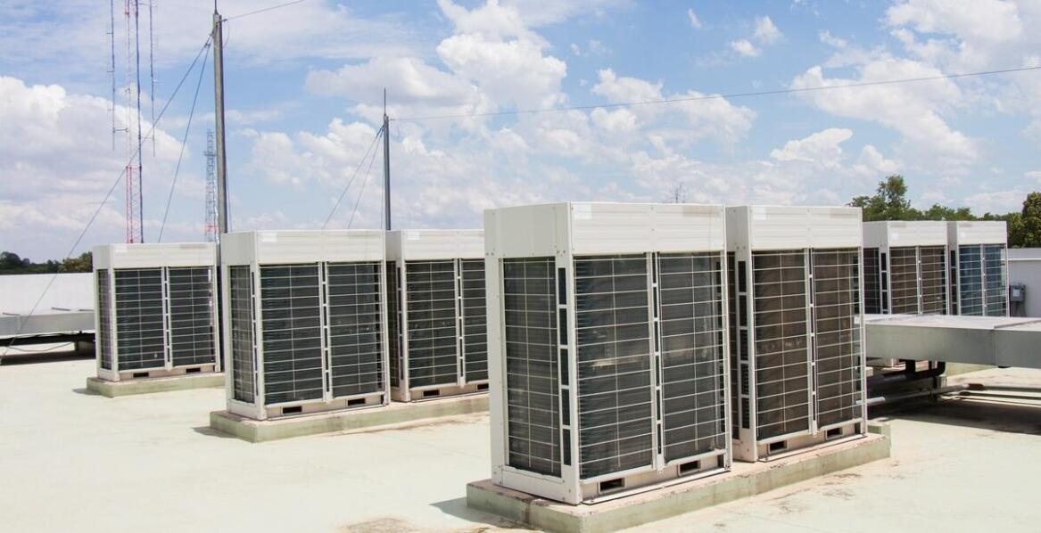 Jakie urządzenia klimatyzacyjne najlepiej sprawdzą się w przestrzeniach przemysłowych?