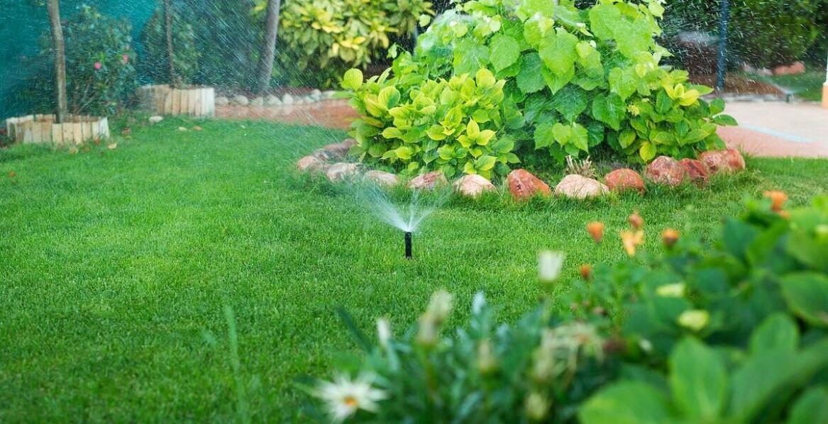 Jak zintegrować nawadnianie ogrodów z istniejącą infrastrukturą?