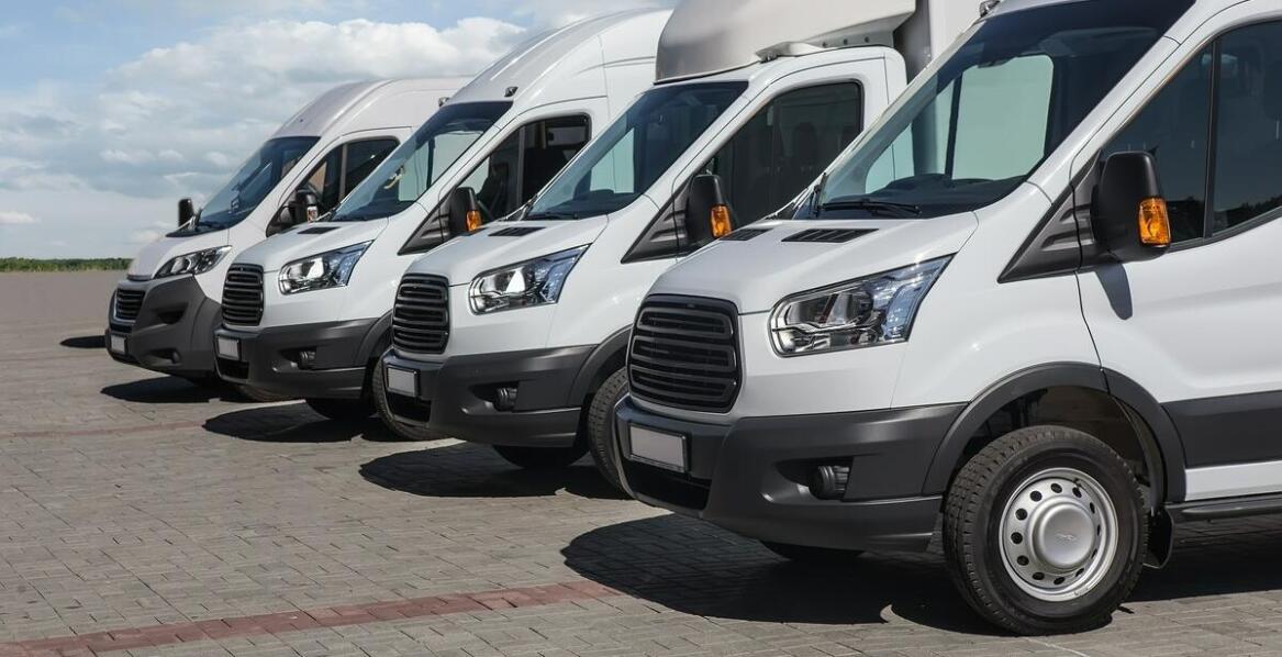 Jak nasza flota pojazdów zapewnia bezpieczny transport paczek do Danii?