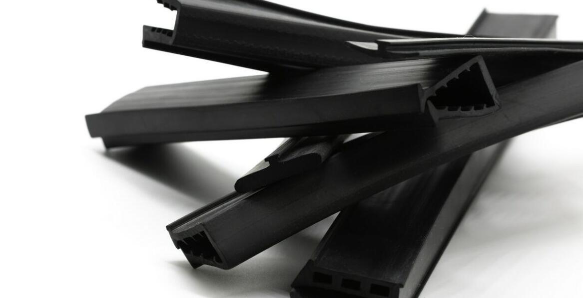 Jakie są zalety korzystania z usług producenta profili gumowych?