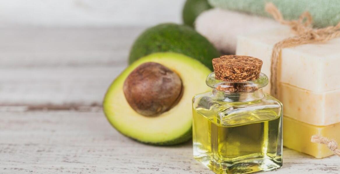 Właściwości odżywcze almond oil dla regeneracji skóry
