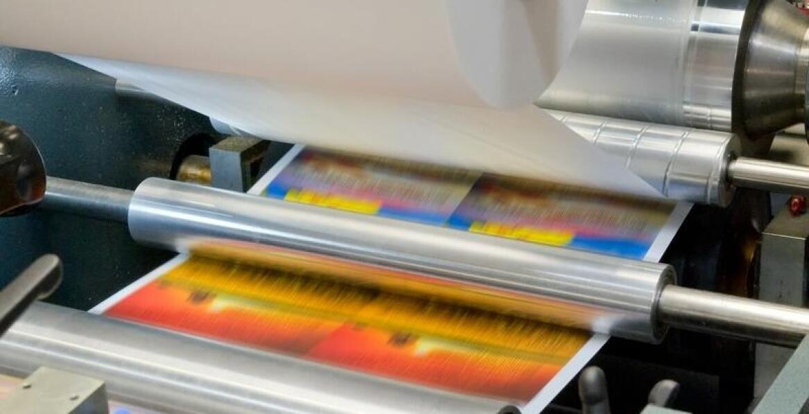 Kluczowe cechy laminatora rolowego dla profesjonalnych użytkowników