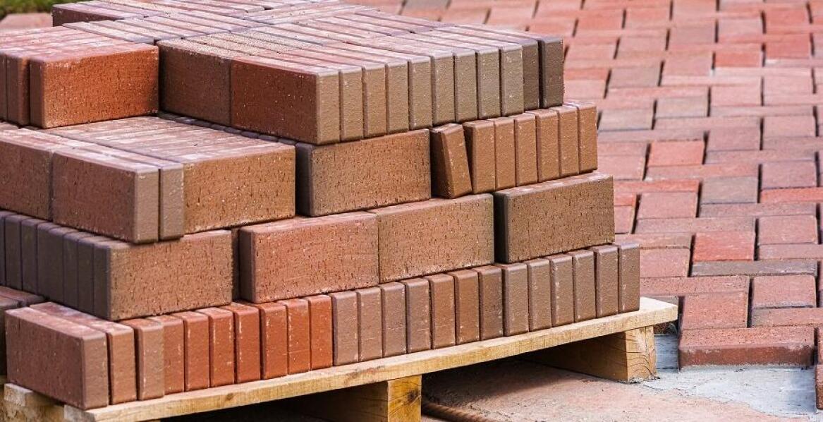 Estetyczne wzory układania bruku klinkierowego na podwórku