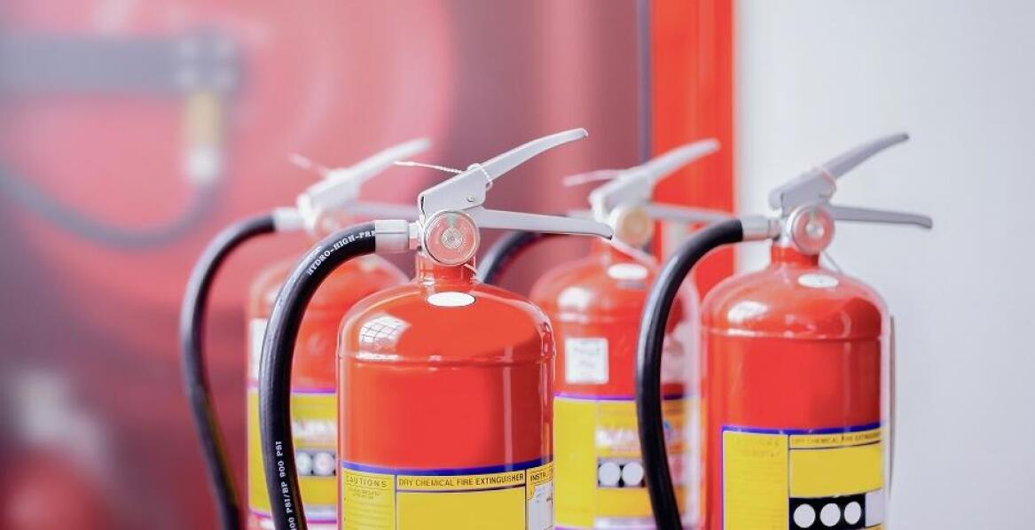 Artykuły ppoż.: jak wpływają na minimalizację ryzyka pożarowego?