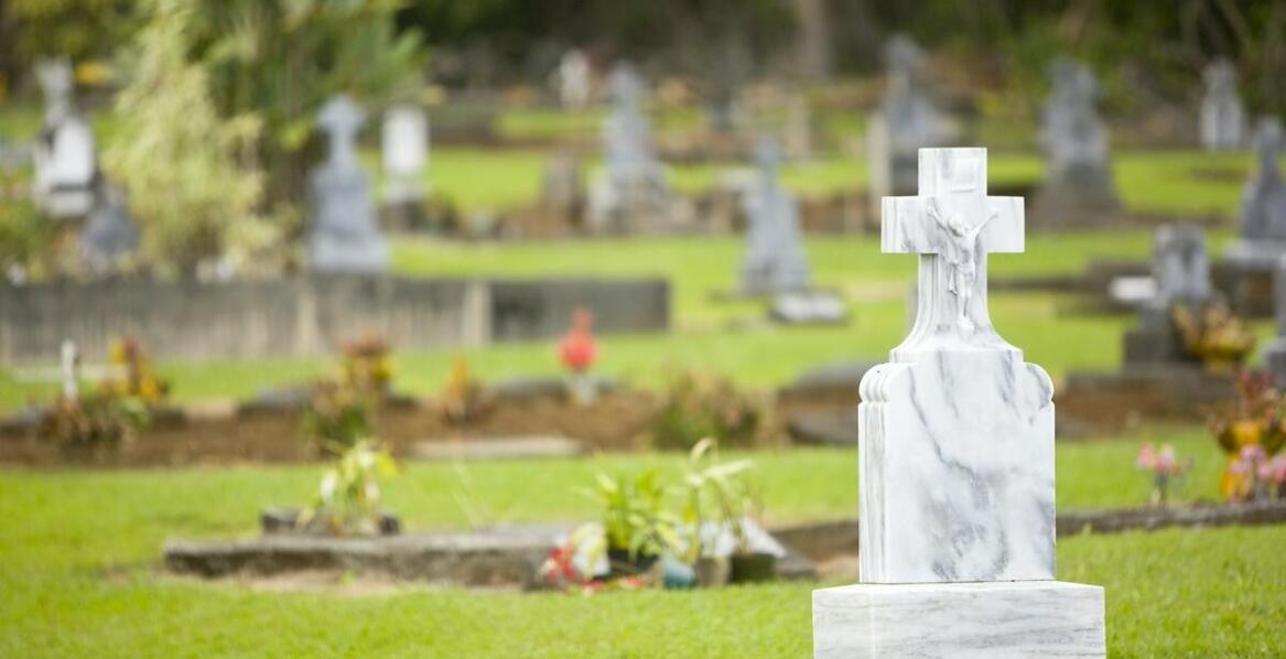 Jakie elementy warto uwzględnić przy projektowaniu piwnic urnowych?