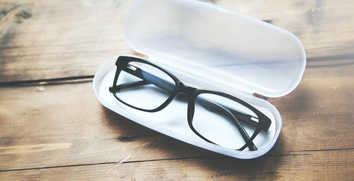 Dlaczego warto wybierać okulary z antyrefleksem podczas zakupów online?