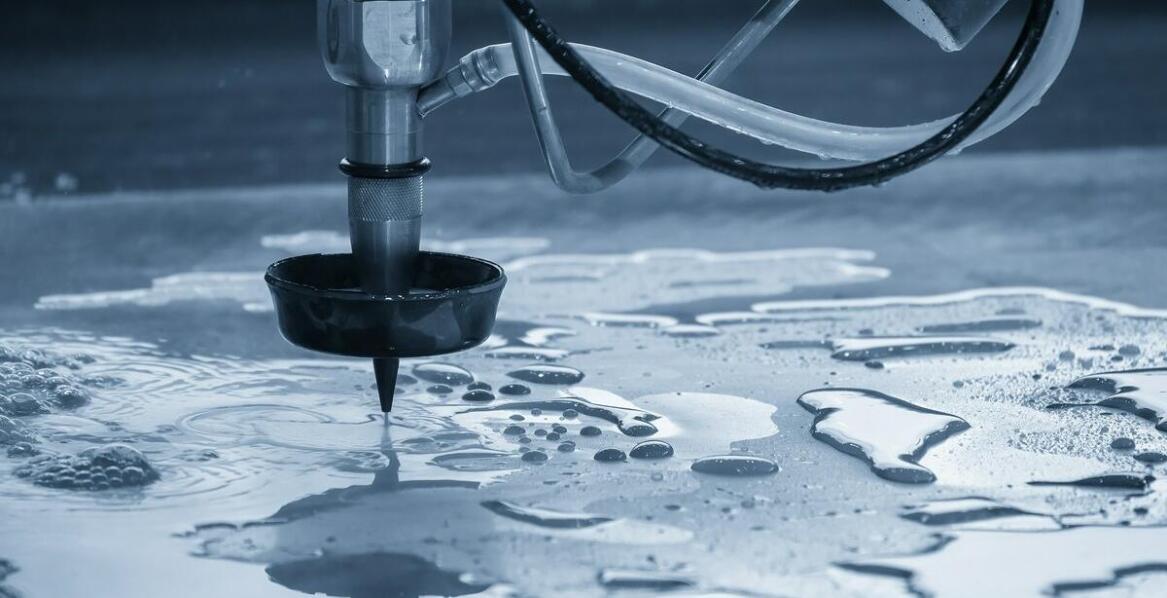 Jakie są kluczowe wyzwania w cięciu wodą dla współczesnych firm?