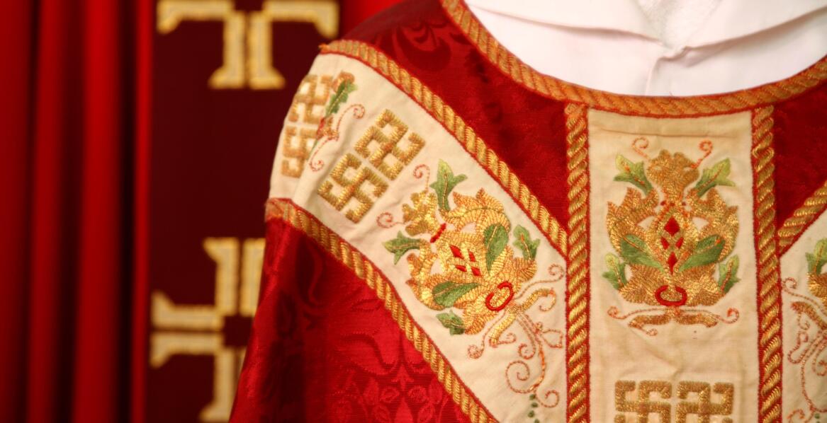 The Variety of Chasuble Styles: What Does the Market Offer?