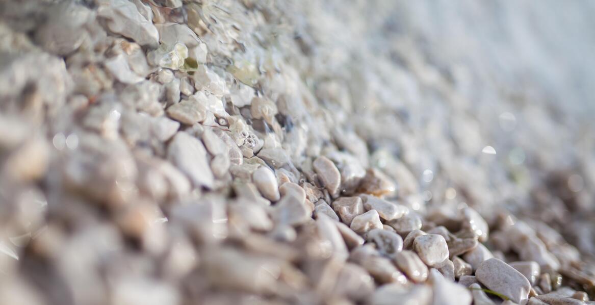 Żwirki filtracyjne jako kluczowy element nowoczesnych systemów wodociągowych