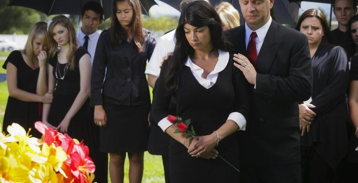 Organizacja ceremonii pogrzebowej - kluczowe aspekty i usługi