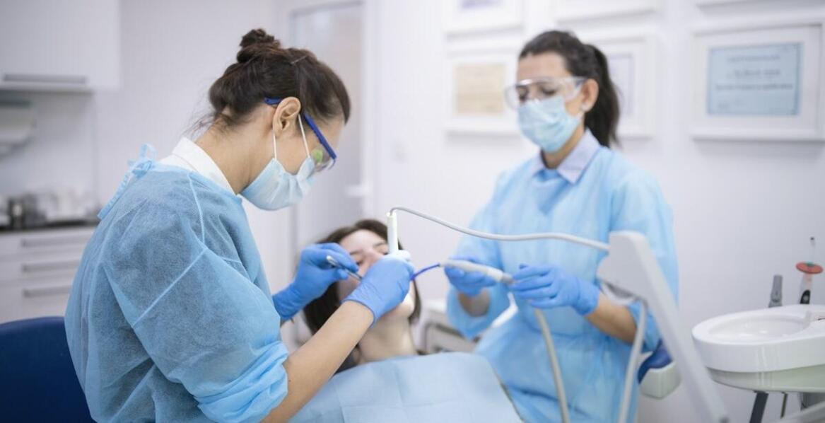 Co oferuje ostry dyżur stomatologiczny w przypadku wykruszeń wypełnień?