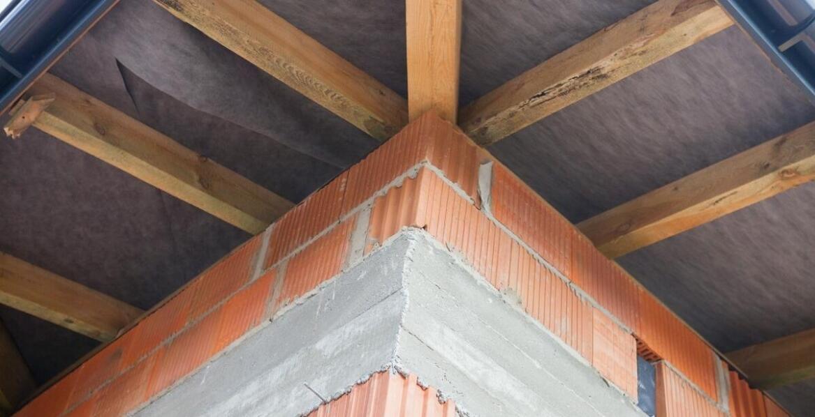 Jak prefabrykowane konstrukcje wpływają na komfort cieplny budynków?