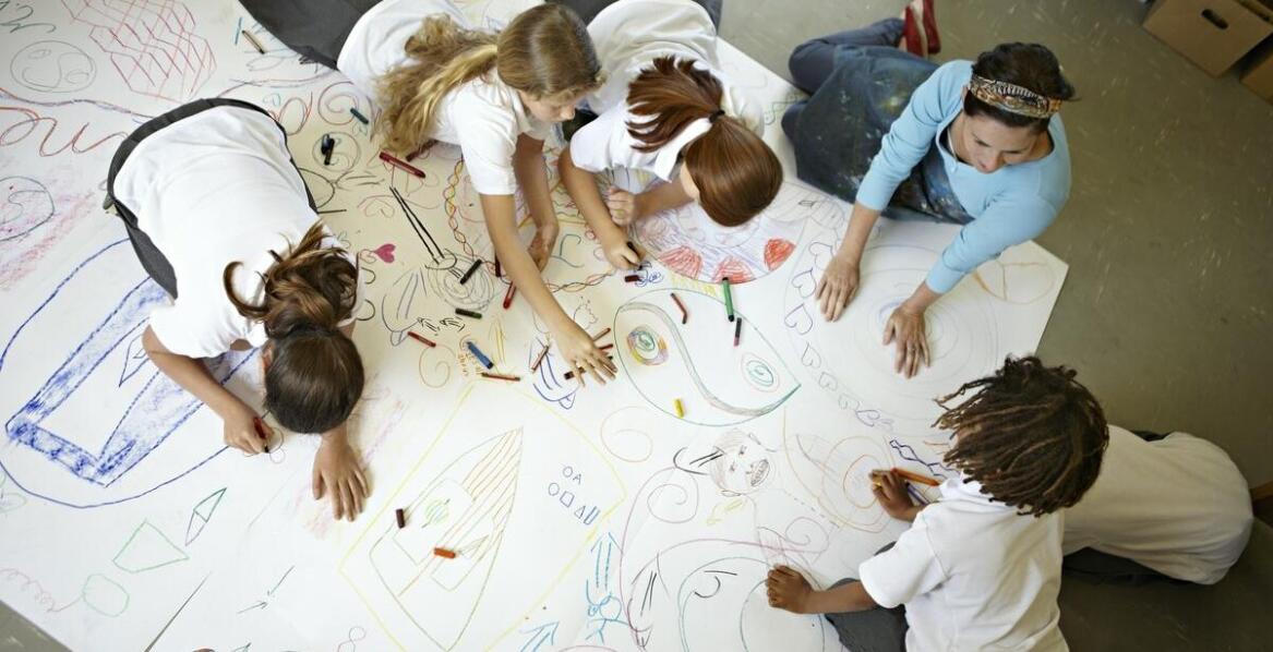 Przykłady kreatywnych zastosowań podłóg interaktywnych w klasie