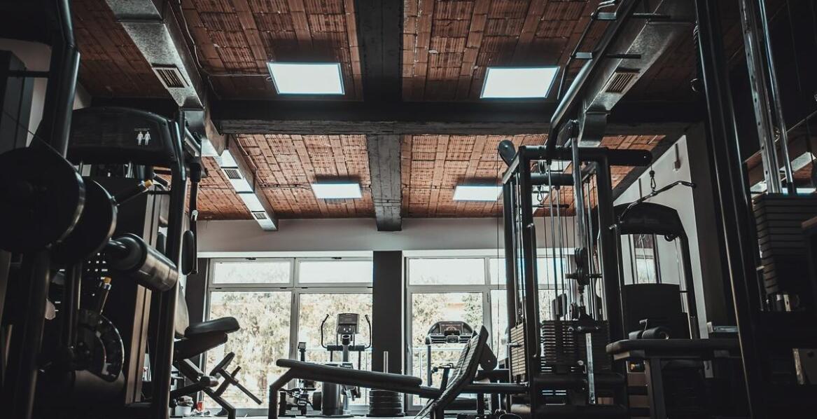 Materiały używane do produkcji drążków do podciągania i ich wpływ na trwałość