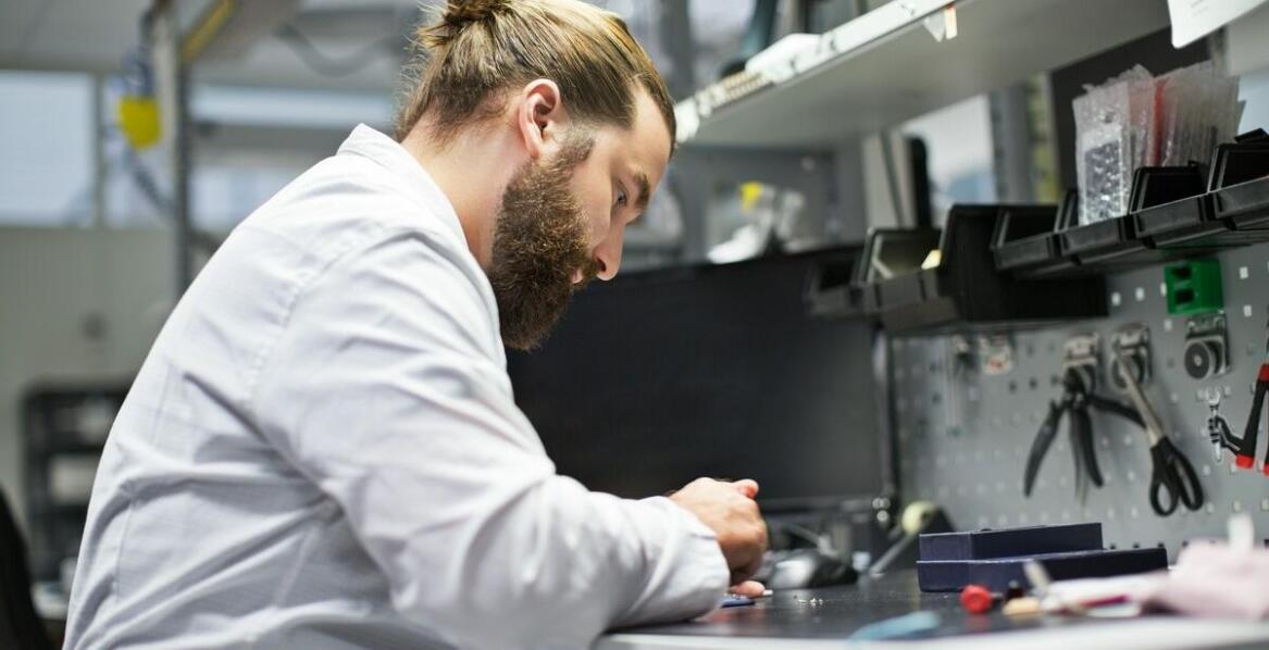 Jak serwis komputerowy radzi sobie z odzyskiwaniem danych z uszkodzonych nośników?