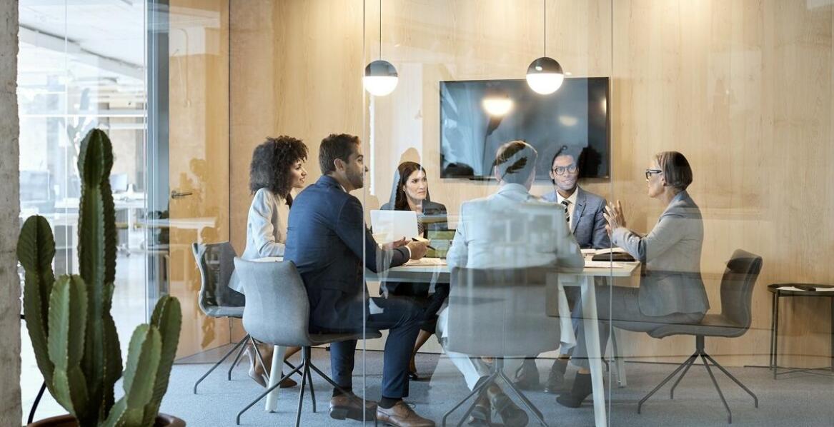 Jak hurtownia oświetlenia wspiera klientów biznesowych?