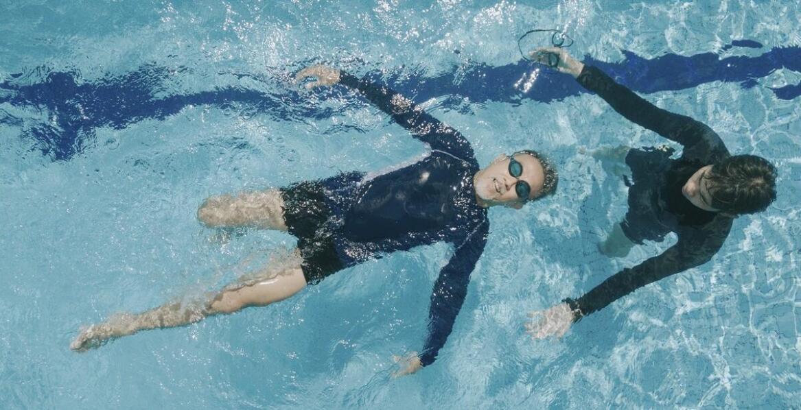 Jakie są kluczowe elementy skutecznego programu nauczania na zajęciach z pływania?