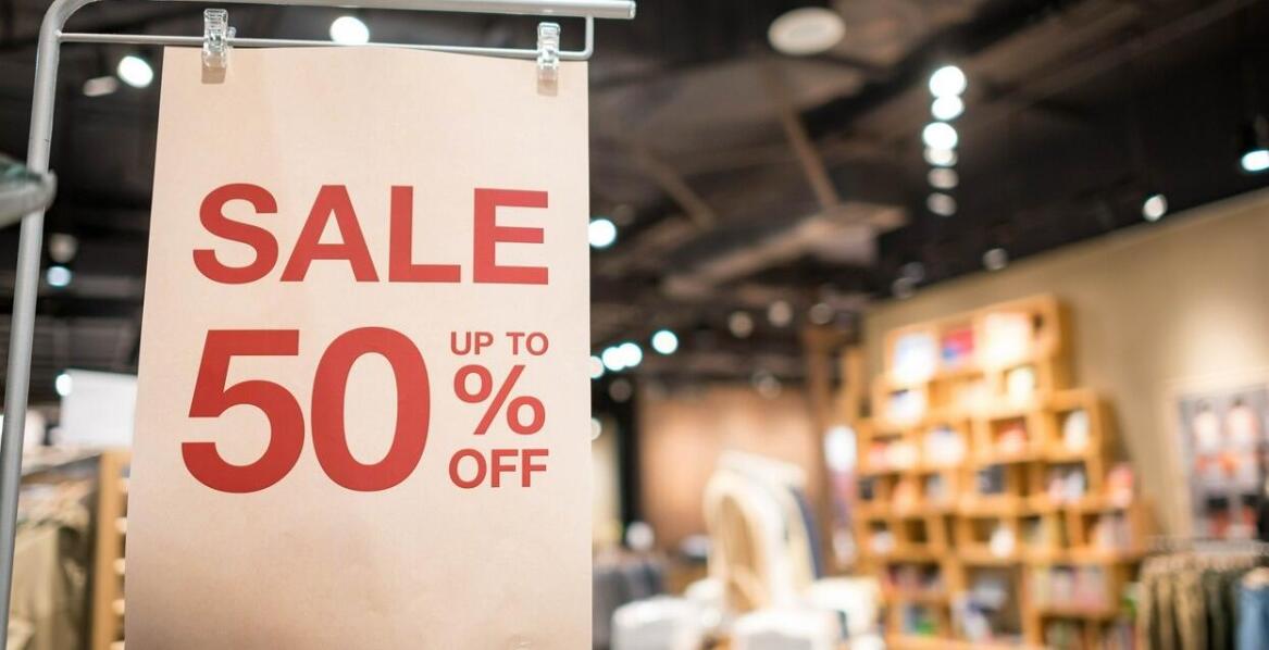 Wykorzystanie breloków reklamowych w kampaniach outdoorowych