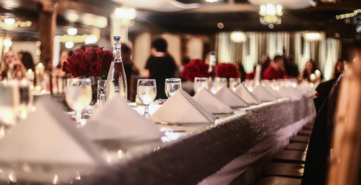 Jakie są wyzwania przy organizacji cateringu na dużą skalę w Krzeszowicach?
