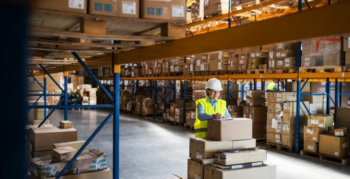 Jak operator logistyczny ecommerce zapewnia terminowość dostaw?