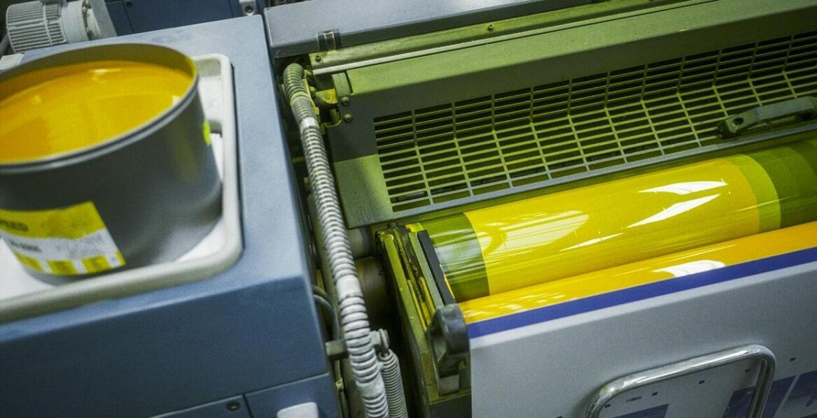 Wpływ technologii rolek offsetowych na innowacyjność w sektorze opakowań