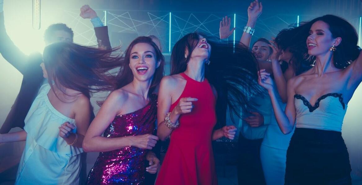 Rola oświetlenia w tworzeniu atmosfery podczas imprezy firmowej