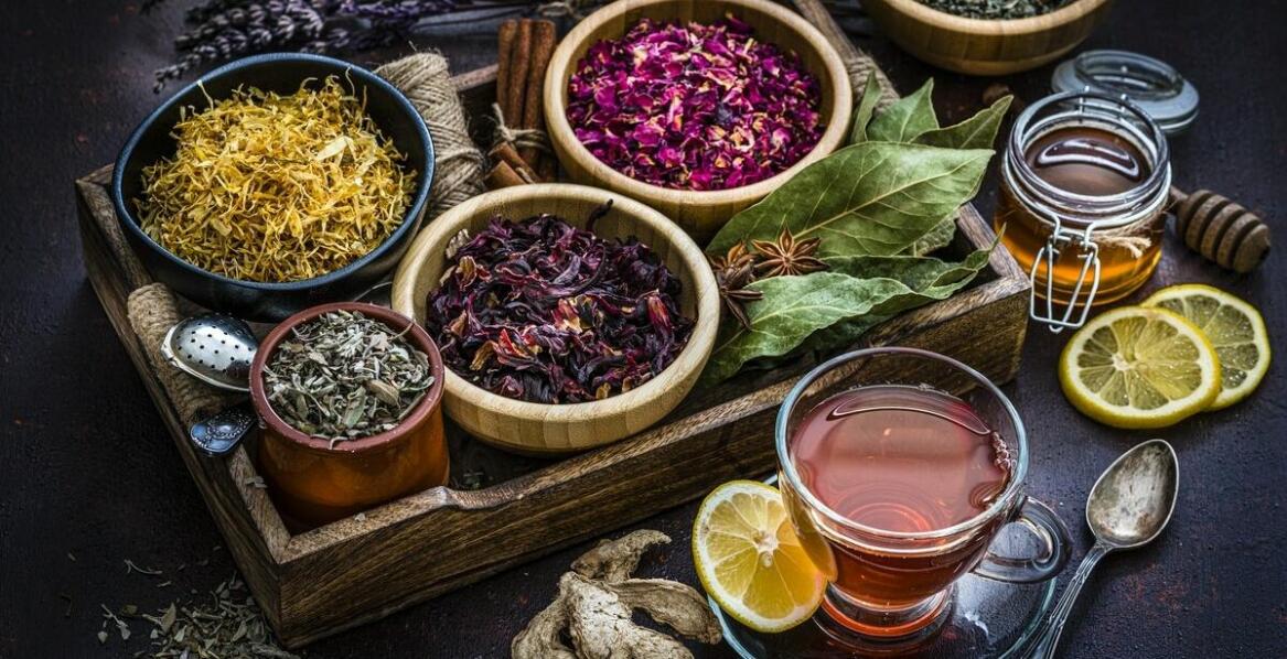 Sklep zielarski online: Jakie herbaty wspierają zdrowy tryb życia?