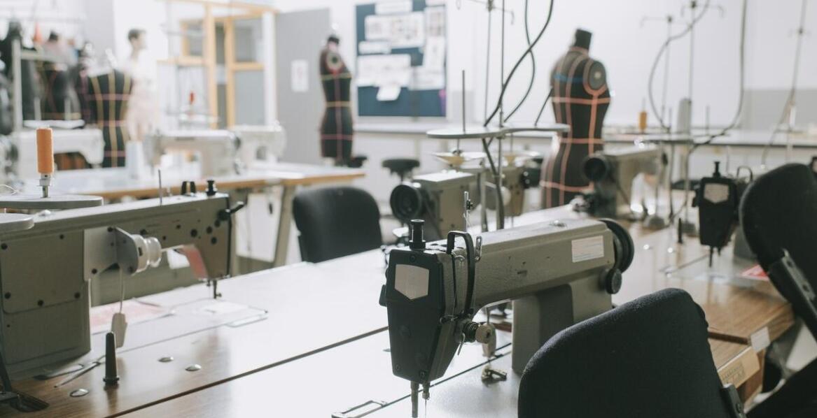 Innowacyjne technologie w produkcji koszul przez polskich producentów