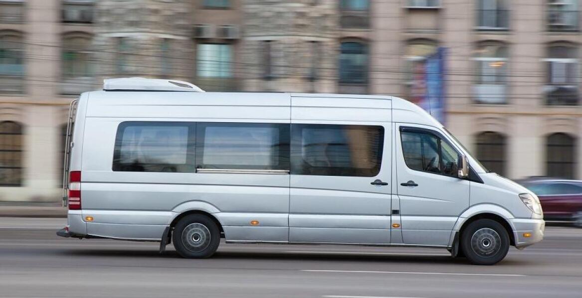 Jakie udogodnienia oferują luksusowe busy na wynajem dla klientów biznesowych?