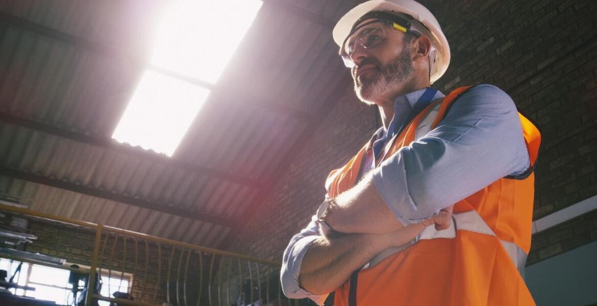 Jak serwis suwnic może wpłynąć na koszty operacyjne zakładu?