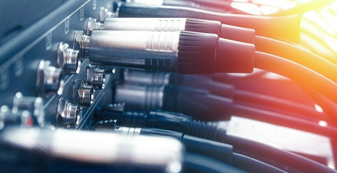 Znaczenie odpowiednich kabli głośnikowych w systemach klasy Premium