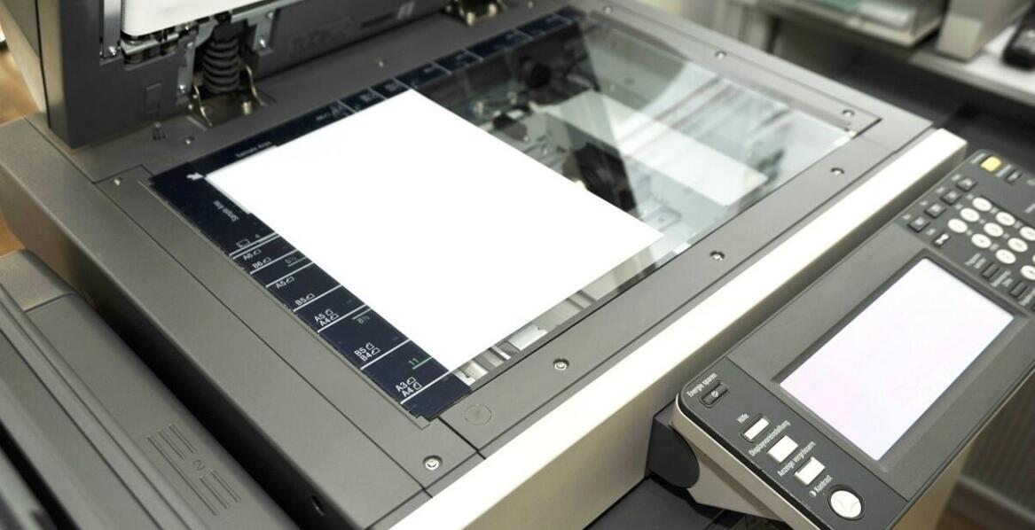 Najnowsze funkcje kserokopiarek – co warto wiedzieć przed zakupem?