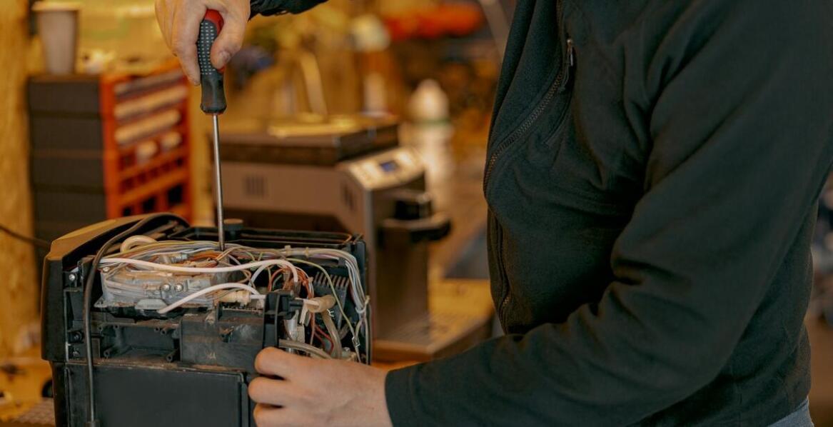 Przewodnik po wynajmie automatów vendingowych dla początkujących przedsiębiorców