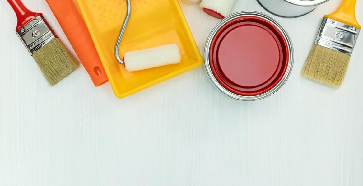 Farby do betonu a ich współpraca z innymi materiałami budowlanymi