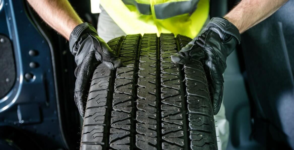 Jak serwis wulkanizacyjny może wpłynąć na poprawę przyczepności pojazdu?