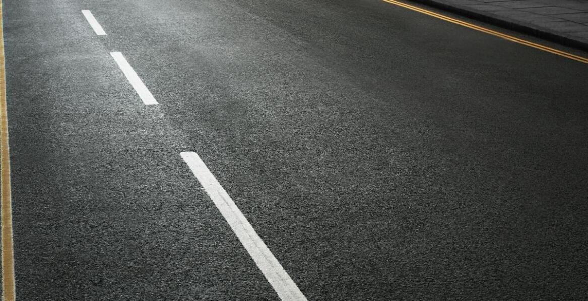 Jak oznakowanie poziome wpływa na estetykę garaży?