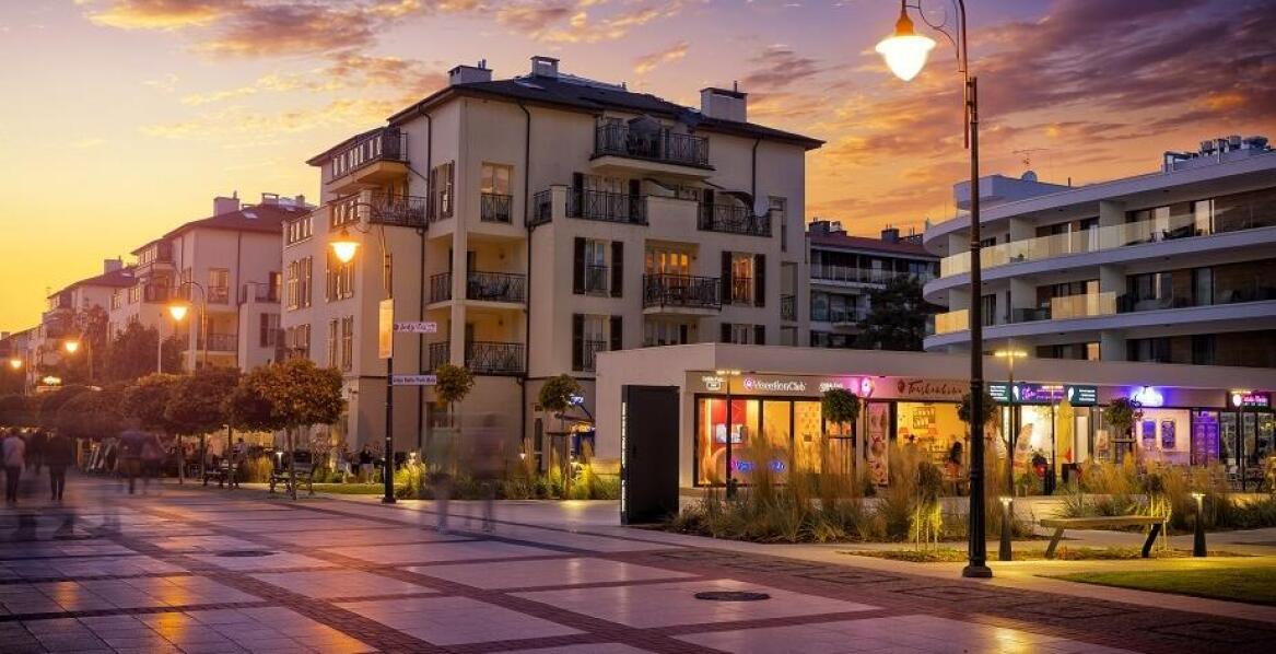 Najlepsze miejsca na relaks nad Bałtykiem – pokoje przy promenadzie w Świnoujściu