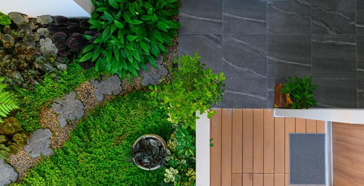 Zastosowanie korytek odwadniających w projektach komercyjnych – jak wpływają na efektywność budynku